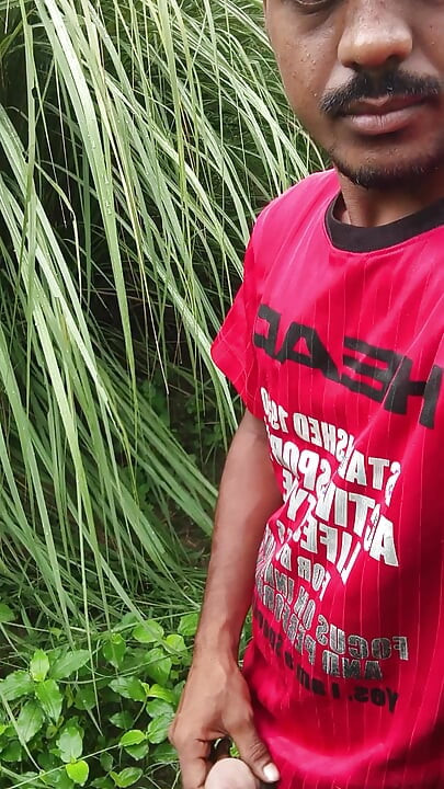 Lelaki itu berbuat baik di dalam hutan
