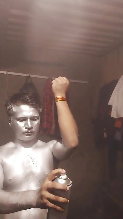 Spray body painting boys