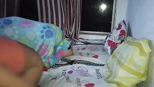 Моя мачеха обнаруживает, что мы трахаемся, когда мой бойфренд уже давал мне свое молоко