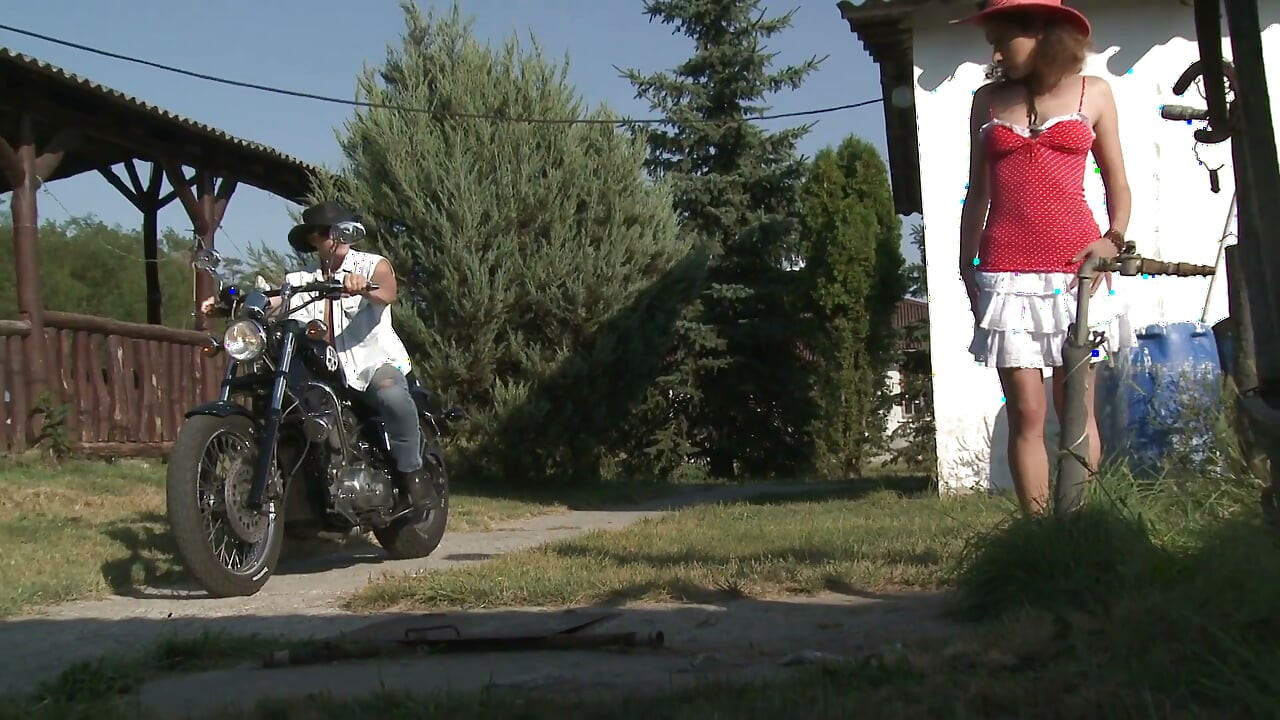 Het bonde slampa rider en tapp omvänd cowgirl -stil innan han grädde henne