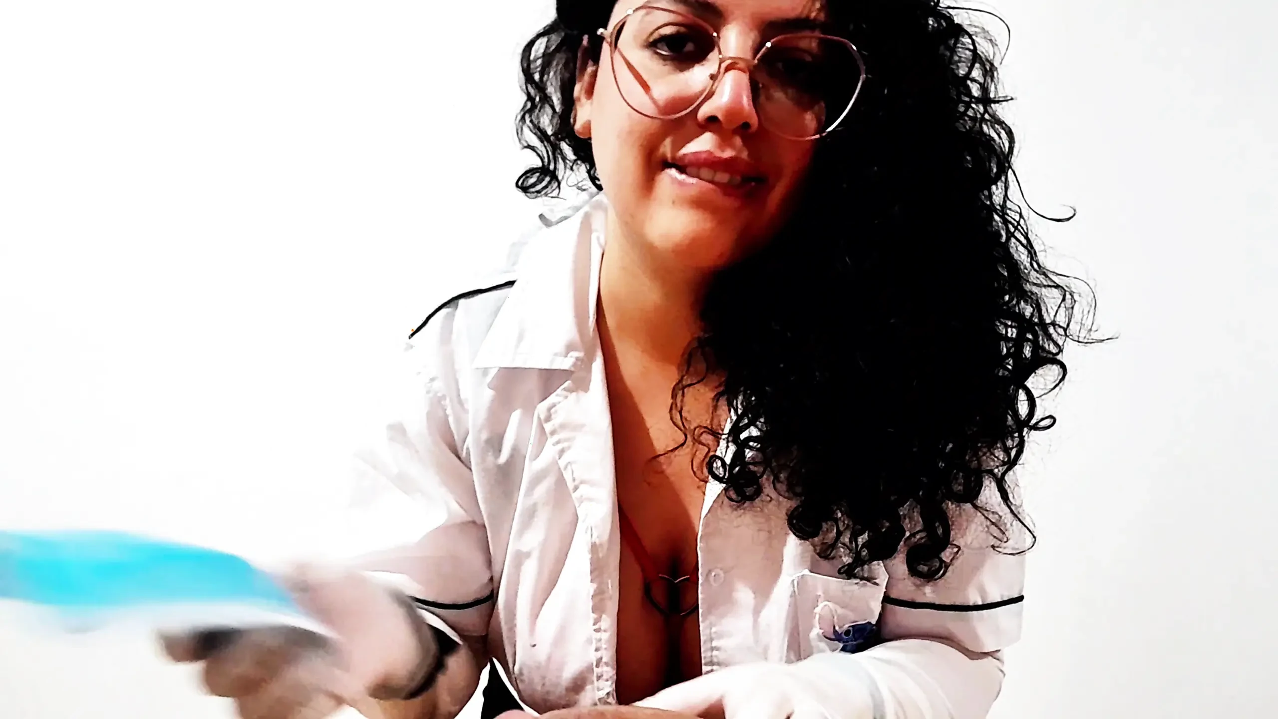 I can’t hold back my desire and I suck my patient’s cock Part 1