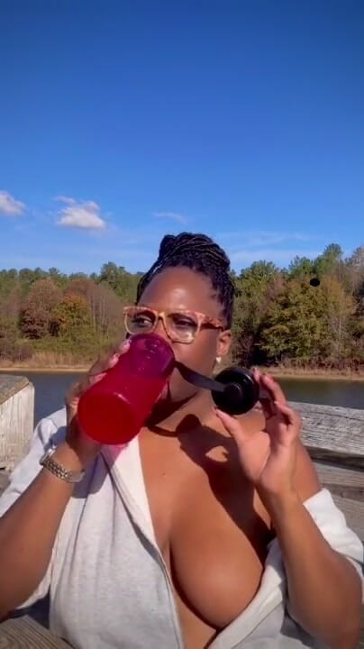 MATURE EBONY COUGAR MAKING FETISH CONTENT IN PUBLIC PT 1 | Clip 1