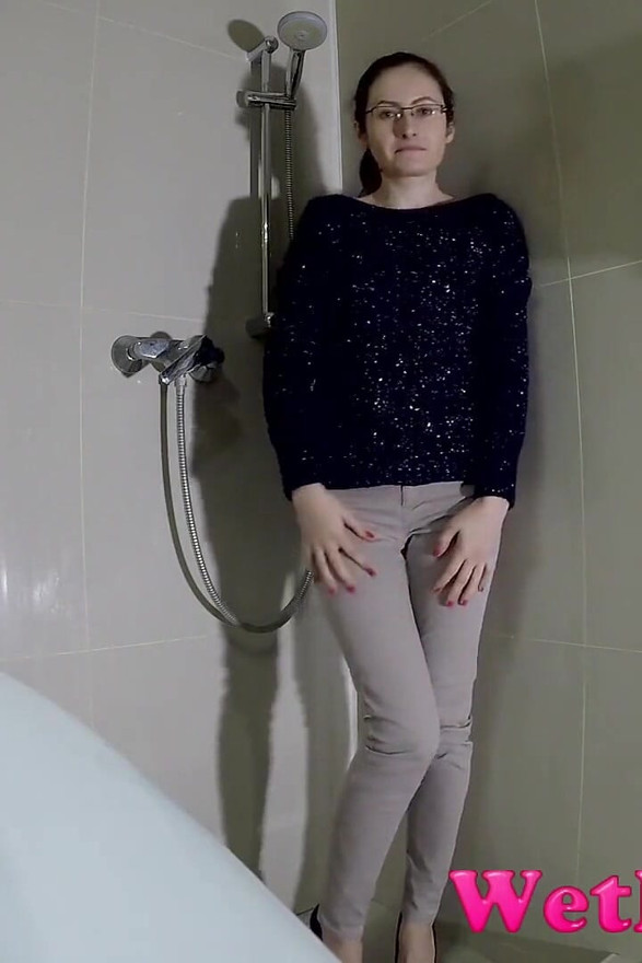 Jeans button stuck, she has to pee in her pants; Wetting her jeans and pouring pee from her shoes.