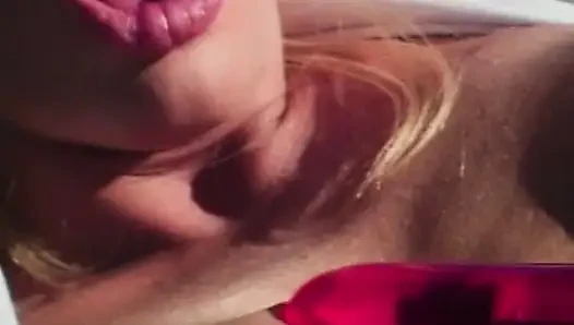 Blonde Schönheit am Pool: Heiße Solomasturbation