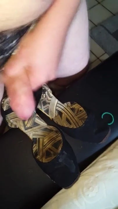Fuck my wifes dirty heels