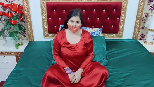 Une bhabhi pakistanaise très affamée se masturbe avec de l’ourdou et du dirty talk en hindi