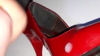 COLLEAGUE'S RED POINTY PUMPS GET THE LOAD