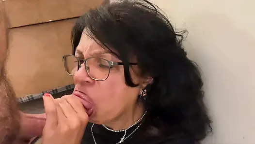 Abspritzen, abspritzen - sexy milf-blowjob