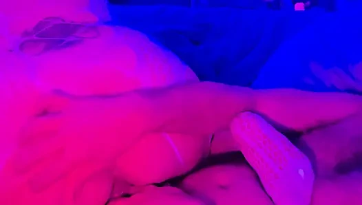 Gerçek kız arkadaş erkek arkadaşına ıslak gırtlağına kadar sakso çekiyor - ev yapımı amatör