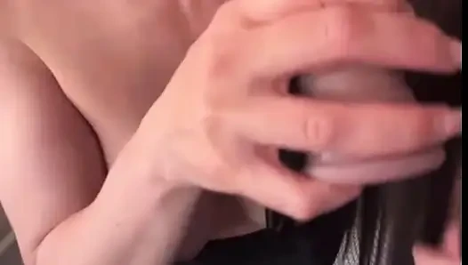 Ibu tiriku dengan toket besar lagi asik nyepong dildo ukuran raksasa