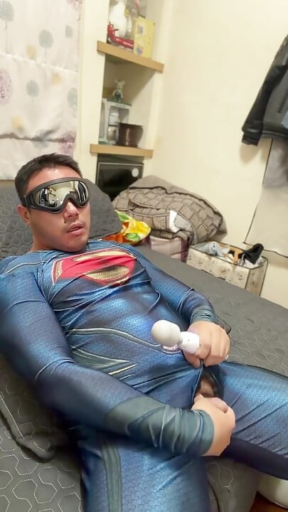 Super-homem gordo está na primavera