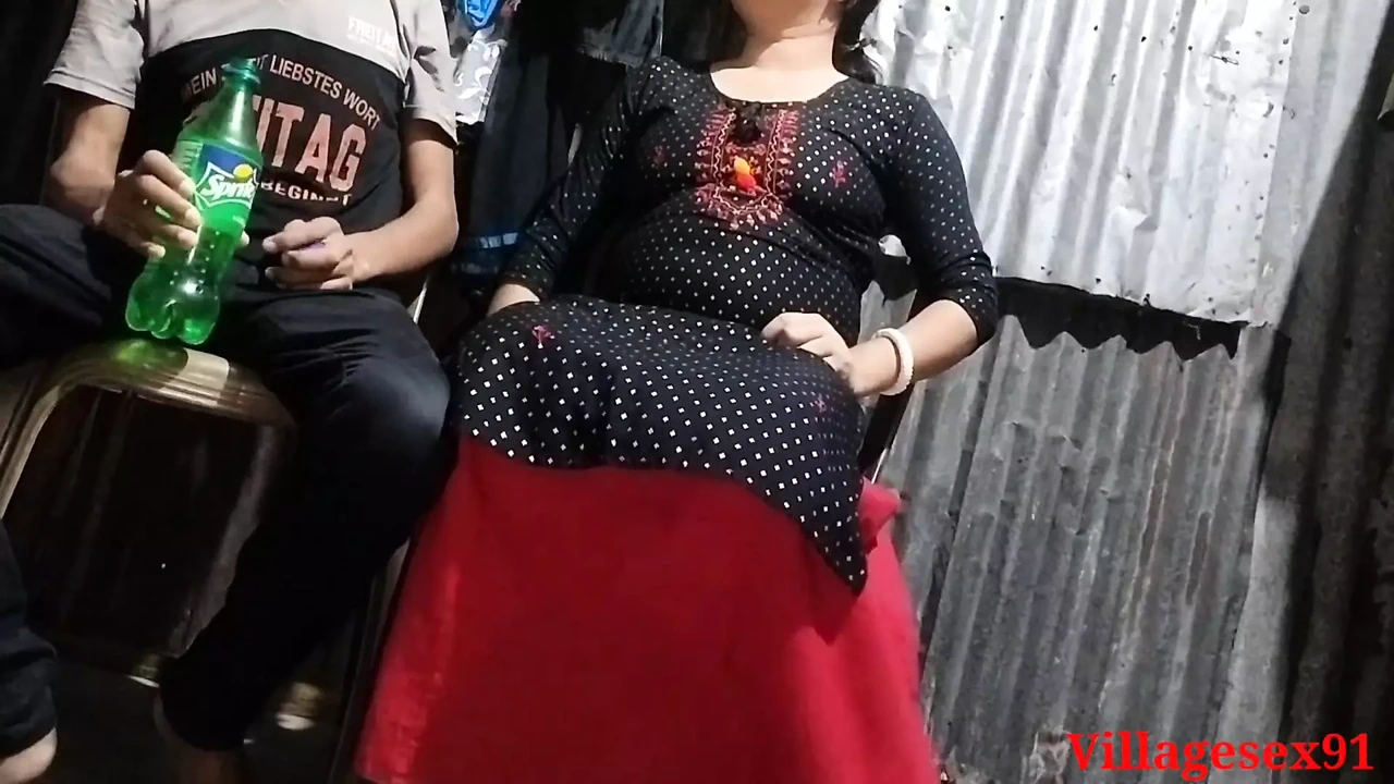 Wife Sex by Selling Boy In There Home In Bora Dhon Fuck