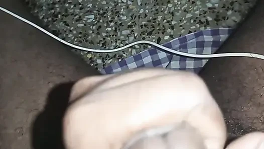 Baldızım Hintli desi yarağımı öperek emiyor