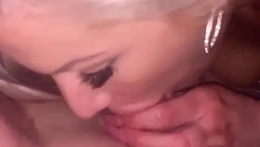 Verdammt, wat, kann ich sagen, renii ist ein profi !! und liebt es zu blasen!!