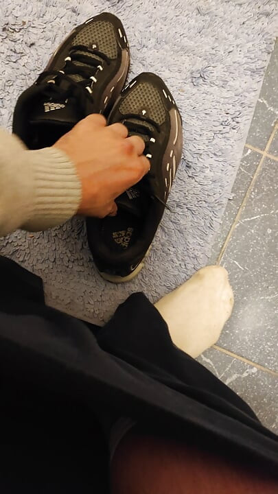 DirTyJunkBro (DJ -Bro) in the toilet, totally wet, dirty pissed socks and sports shoes