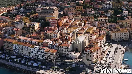 Vixen ateşli sarışın turist Nicole Nixon tatil seks macerasında yabancı tarafından dolduruluyor