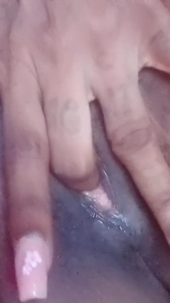 रगड़ना मेरी बालों वाली चूत में ऊँगली करना अद्भुत कराह भरा चरमसुख