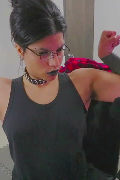 Goth Muscle Stepmommy Trans Woman Cumshot While Streaming