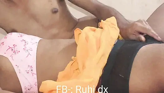 Kapde badalte waqt apni bahen ko dekha aur usne bula ke sex kiya