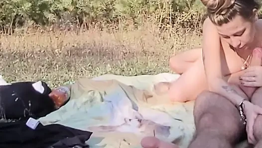 публичный минет с глубокой глоткой на улице