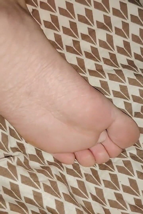 Mi Hermanastra Me Dejó Tocarle Los Pies.