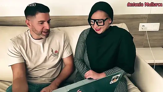 Горячая мусульманская шлюшка сдержала наш урок полностью харам