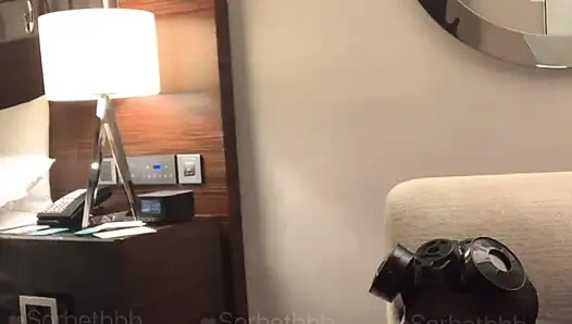 Cewek asia lagi asik masturbasi sambil mainin besarnya