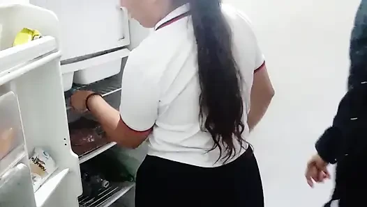 Seks anal amatir di dapur pulang sekolah