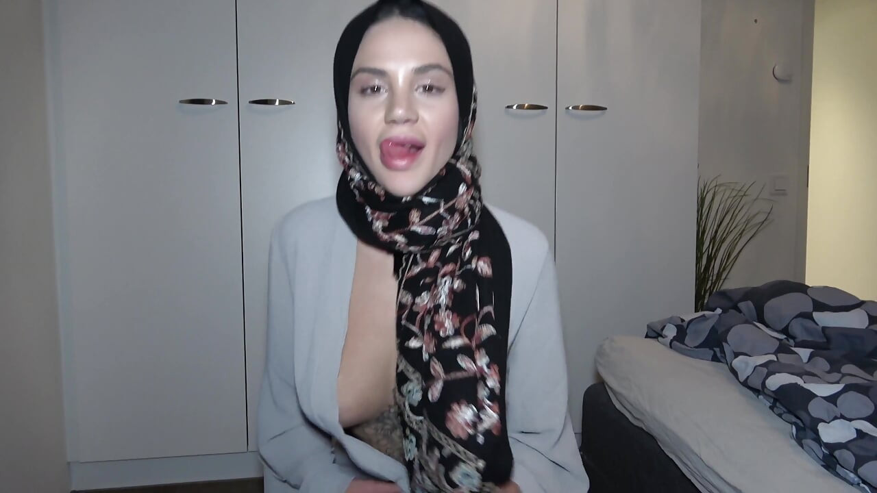 Müslüman Tesettürlü Bebeğin Üvey Erkek Kardeşiyle Gizli Seksi