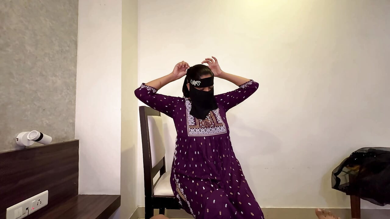 Village Muslim Hijab Girl fucked in Oyo Hotel Viral XXX Video mms