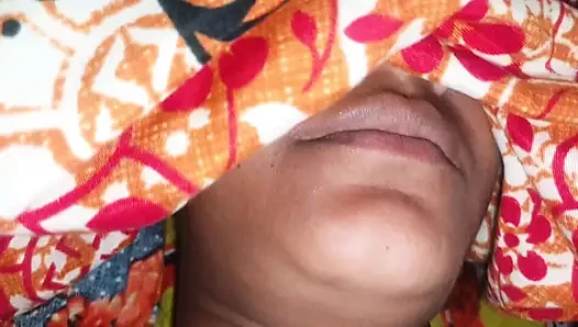 Setelah istri Bengali India dipukul oleh mantan suaminya, dia dengan marah ejakulasi di wajahnya.