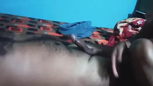 Kakak ipar India lagi mesra-mesraan sama pacarnya