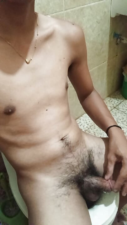 Jameson’s Steamy Solo Shower Wank & Explosive Cumshot