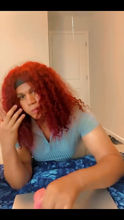 Chupando gran juguete blanco