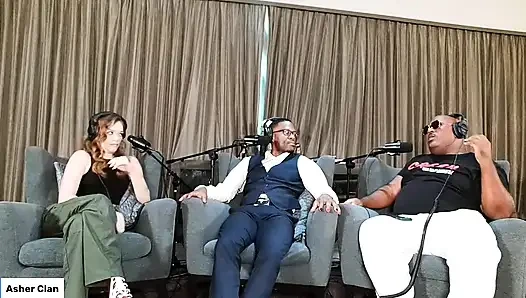 Yetişkin şovmenler katie kush, jamie knox ve mrflourish podcast'i asherclantv ile kanepede konuşuyor