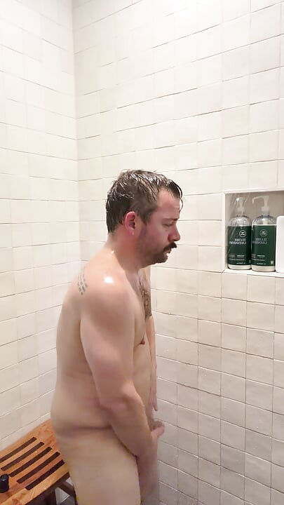 ROWdY TAKES A SHOWER