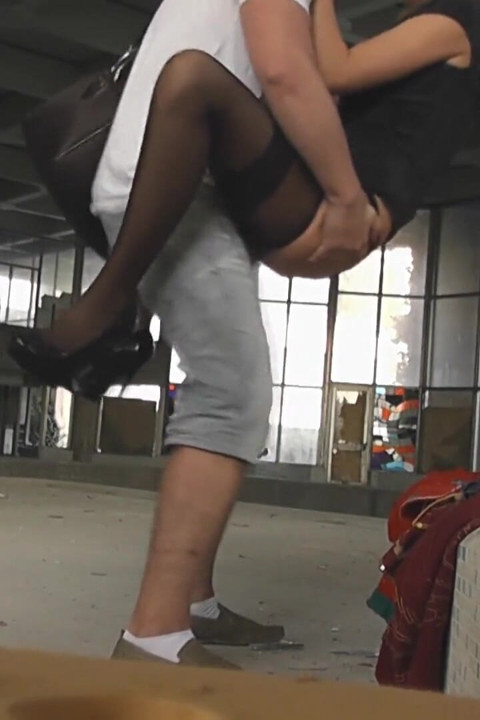 危険地帯でのセックス/不思議な部屋