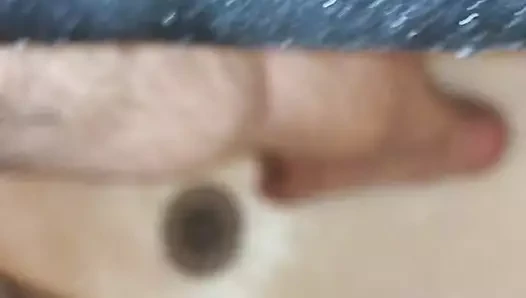Eğlenceli anal içinde duş ile büyük yapay penis