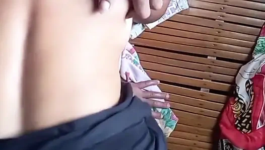 Она обожает сосать член утром