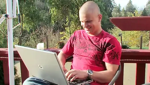 Büyük yarak için bacaklarını aç