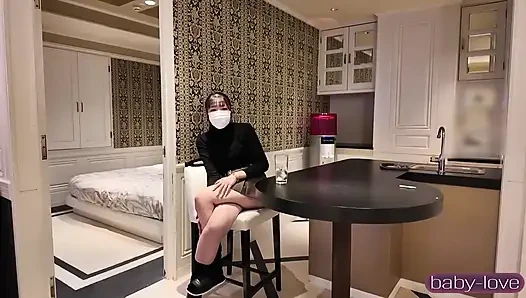 Muhteşem figür, sessiz bir kış günü yavaş yavaş özel bir geceye dönüşürken her yerde dikkatleri çekiyor