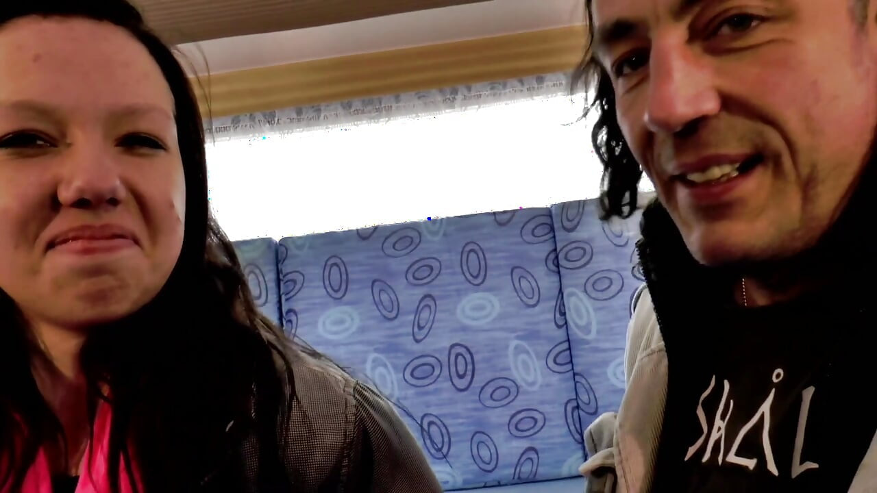 Schönes küken mit dickem arsch wird anal zertrümmert