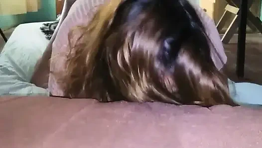 Запись с моим сотовым телефоном с моей подругой в розовом платье