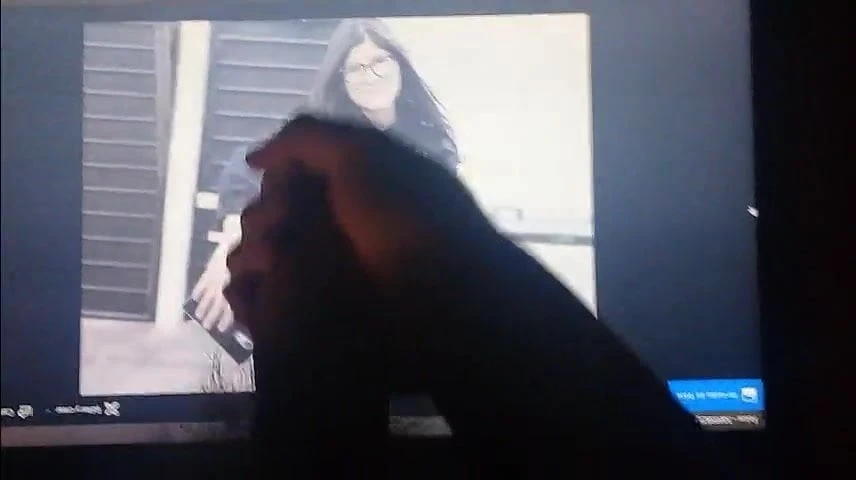 射精向我可爱的前书呆子女友致敬