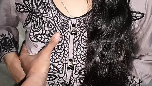 18 jahre alt, desi inderin, schön, geil, meine stiefschwester, er gab mir heute die Gelegenheit, ihn zu ficken.
