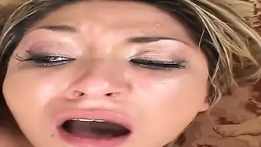 Aksi seks oral liar cewek hot rambut pirang dengan pantat ke mulut