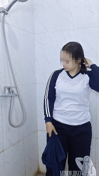 Fată asiatică în voal hijab face duș și se rade înainte de a savura noaptea cu un tip bogat - Minokiiko