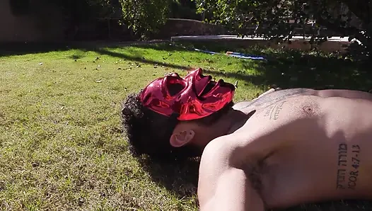 Длинный жесткий член Bi Mason Skyy глубоко проникает