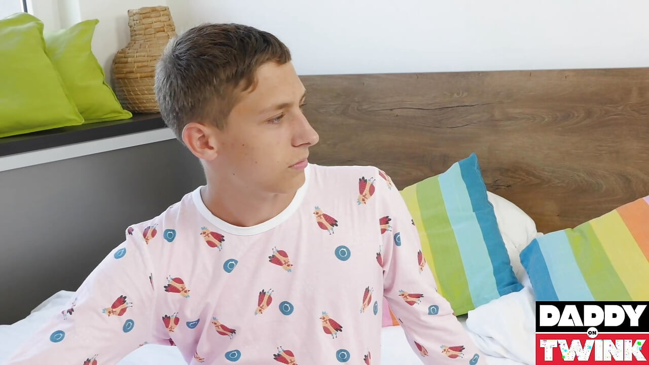 DADDYONTWINK Cris Denny Gives Timmy Cole Satisfying Bareback