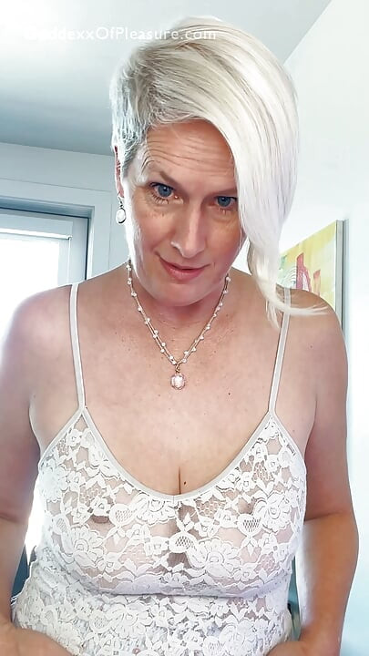 MILF Gave Her Boss a JOI To Help With His Work Trouble